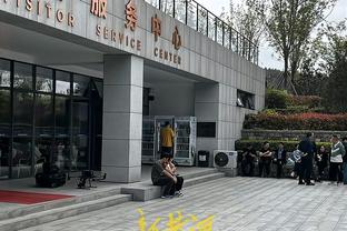 Tâm hệ đội bóng! Ngoại viện Quảng Châu Moore hoàn thành phẫu thuật gân trái đến sân nhà cổ vũ cho đội bóng
